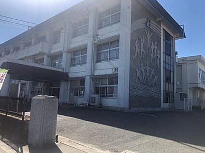 平川小学校 約650ｍ(徒歩約9分)