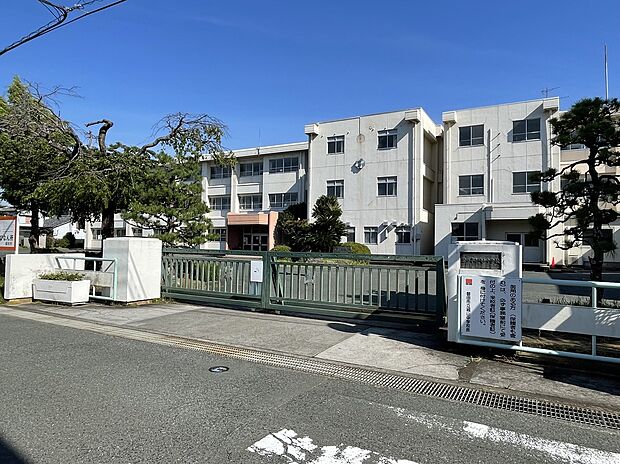 城山中学校（約900m）