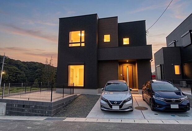 【タマタウン相浦北2期　4号地完成外観】※車はCG加工です。【相浦北2期（4号地）】
価格： 3980万円間取り： 4LDK土地面積： 170.66m2建物面積： 115.1m2