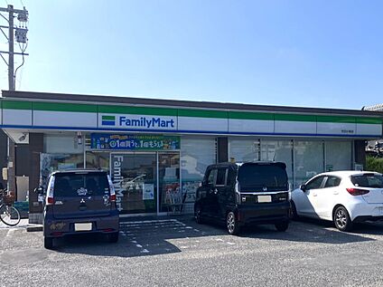ファミリーマート 矢田小南店 約50ｍ(徒歩約1分)