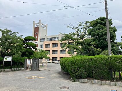 岩出中学校 2700ｍ(徒歩34分)