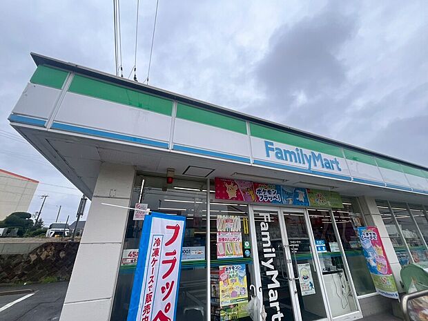 ファミリーマート姫路中島店（約370m）