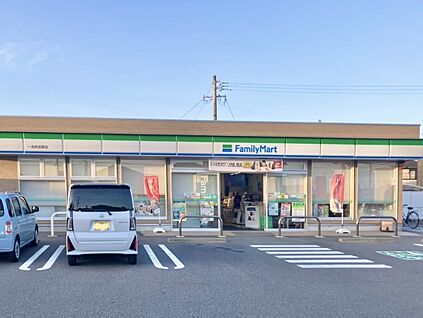 ファミリーマート 一色町前野店 約800ｍ(徒歩約10分)