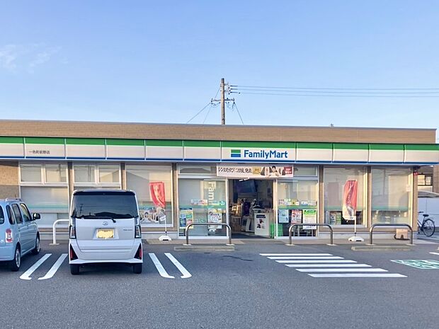 ファミリーマート 一色町前野店