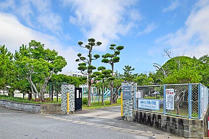 福岡市立今津小学校 610ｍ(徒歩8分)