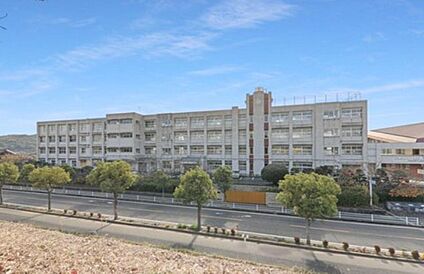 苅田町立新津中学校 1370ｍ