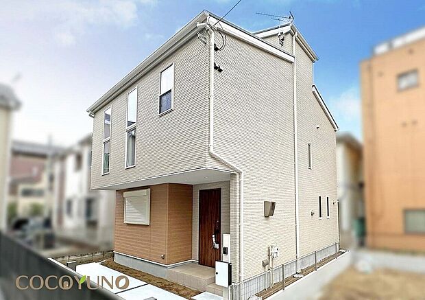 当社施工例:当社施工例:温かみのあるナチュラルカラーで仕上げた外観。