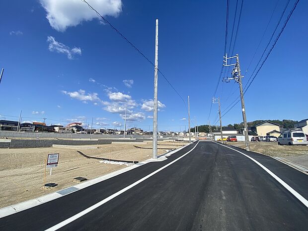 【１２３号地前面道路を含む現地写真】１２３号地前面道路