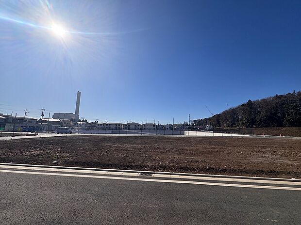 【現地写真】現地(2025年2月)撮影
D区画(販売中)現地土地写真
東側:幅員6m