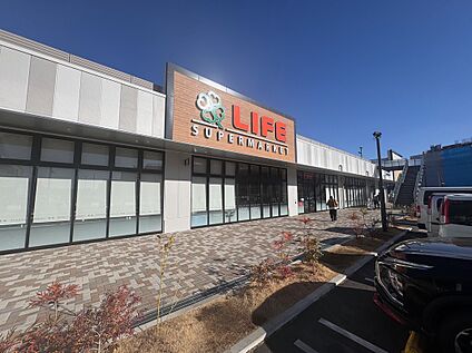 ライフ（ソコラ所沢店） 800(徒歩約10分)