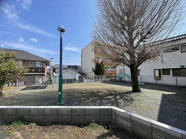 【現地写真(5)】北東側には公園があります。ブランコ、滑り台、と遊具も充実しております。