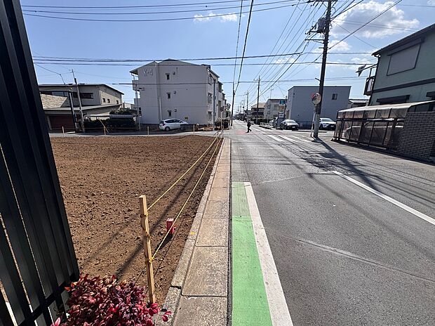【現地土地写真(2)】西側道路より撮影(2026年2月)