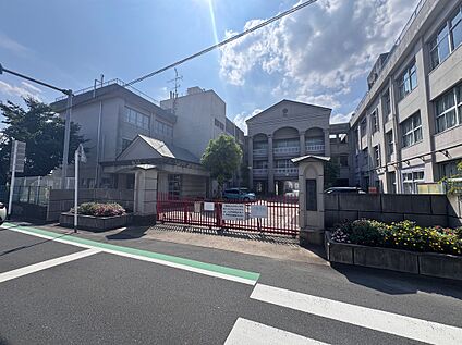 越谷市立大袋小学校 110m(徒歩2分)