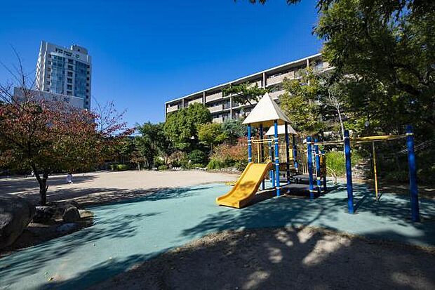 住吉本町公園（約700m）