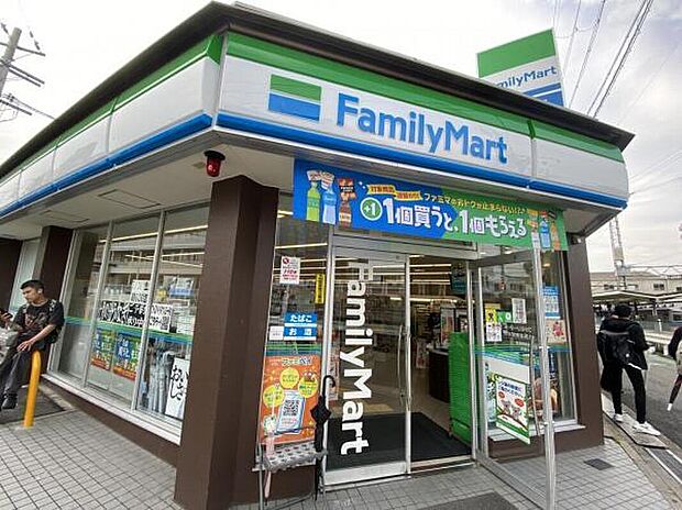 ファミリーマート大阪金剛駅前店(約600m)