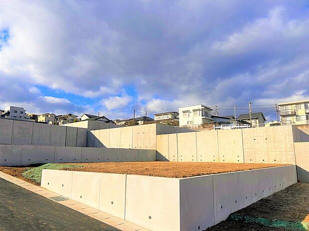 【現地写真】家族の暮らしや希望を考えながら、これから建てる住まいのプランを検討できます。敷地の広さや形状、周辺環境なども含めて、ぜひ現地でご確認ください。