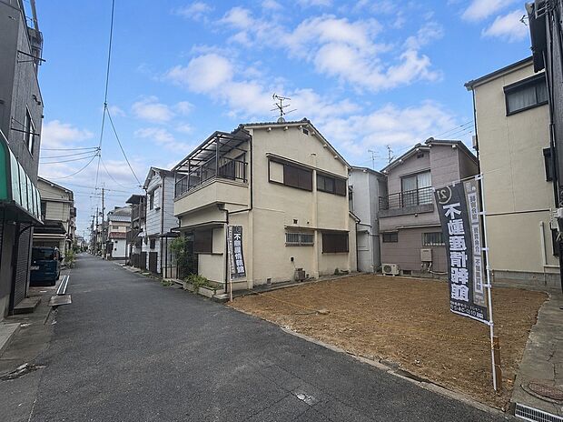 前面道路がすっきりとした開放感のある立地♪