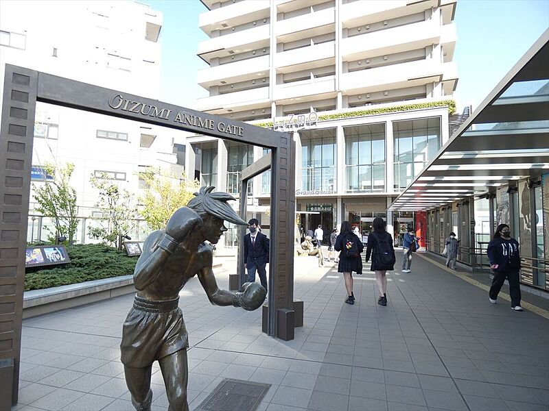 「大泉学園」駅アニメゲートには練馬区ゆかりのキャラクターが！