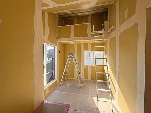 【【現地写真】】食器洗乾燥機、浴室乾燥機、宅配ボックスなど暮らしを彩る多彩な設備が充実しています。家事の時短に繋がり、ご家族で快適に過ごす時間を増やすことができそうです。※1号棟成約/2025.11.30撮影