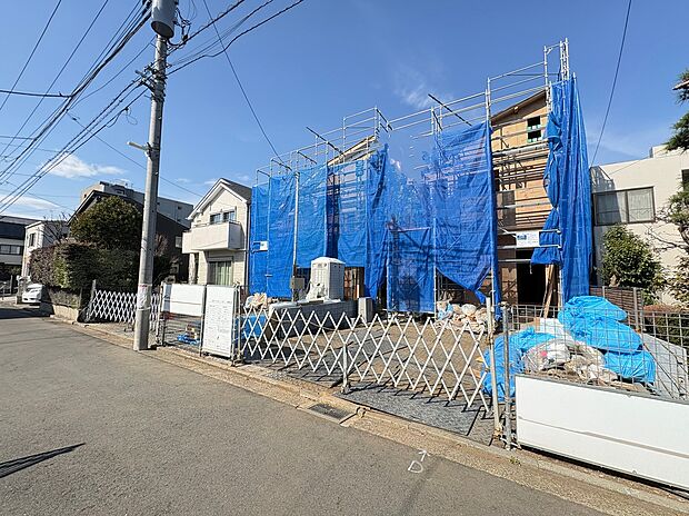 【【現地写真】】小学校まで徒歩4分。毎日の通学にも負担が少なく、低学年のお子さまにも安心の距離です。子育て世帯にもおすすめの住環境です。/2026.3.15撮影