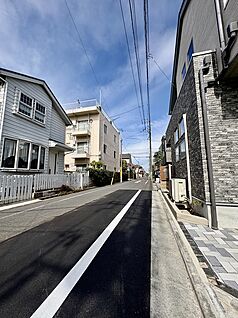 【前面道路含む現地写真】