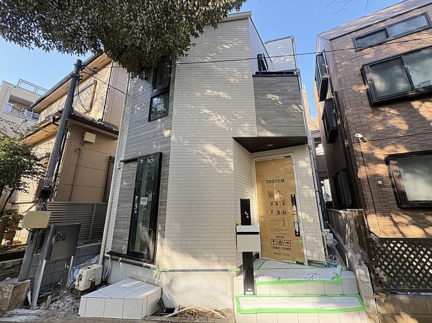 【【現地写真】】住み心地を追求したデザイン住宅「ライフ・タウン」シリーズ。家事動線や収納などにこだわった空間設計、耐震等級の取得+制震装置を備え「安心・安全」を兼ね備えた住まいです。