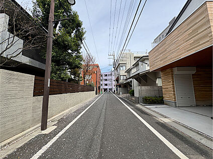 【前面道路含む現地写真】