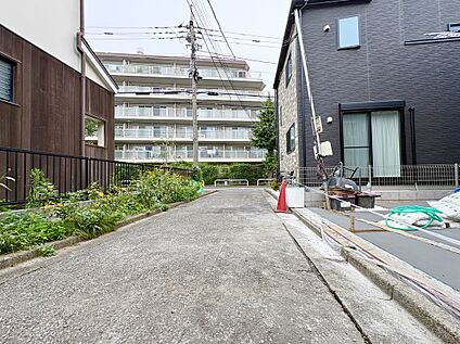 【前面道路含む現地写真】