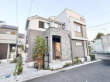 【前面道路を含む現地写真】