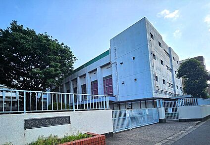 練馬区立関中学校 約1000m(徒歩13分)