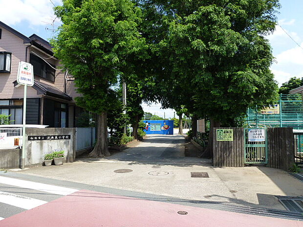 法典東小学校(約1,400m)