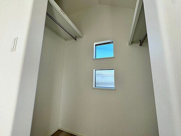 季節物も収納出来るウォークインクローゼット!