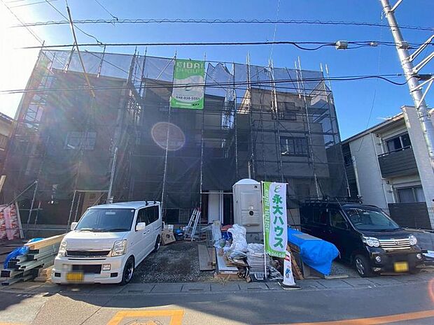 【現地写真/2025年12月撮影】周辺には飲食店やコンビニが点在!小中学校も近く通学も安心!