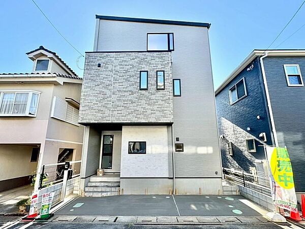 外観　水回りを2階にまとめた『家事ラク』プランを採用！周辺の商業施設も充実しているのでお買い物便利！