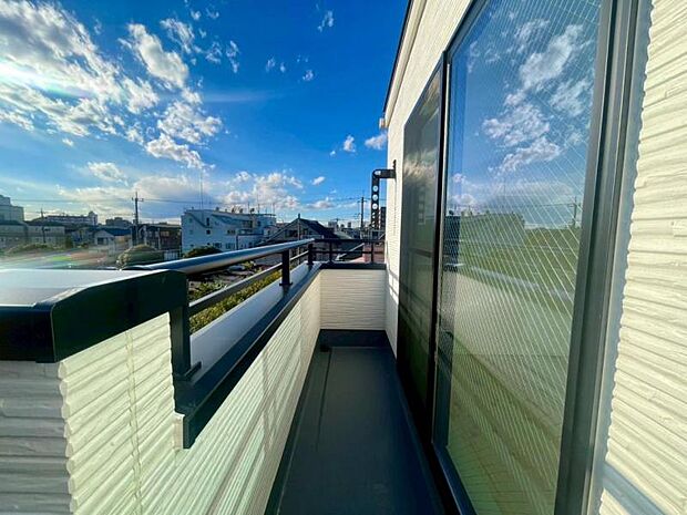 ■日当たりの良い南向きバルコニー!