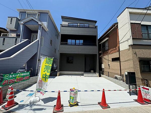 日比谷線・半蔵門線直通の利便性を享受。越谷駅から都内主要駅へダイレクト。越谷駅まで徒歩7分の近さは、朝の1分1秒にゆとりを生みます。北千住、上野、大手町といった都心のビジネスエリアへ軽快にアクセス。