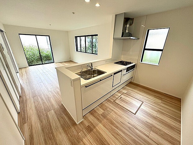 テレビを楽しみ、会話を弾ませながら。料理の時間が「ひとりきり」から「家族の時間」へ。