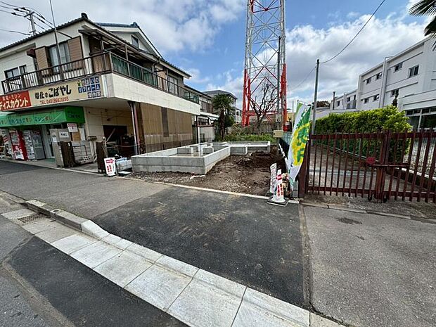 【現地写真】本物件は未完成のため、お近くにある同仕様の完成物件をご案内いたします。完成後の暮らしをイメージしながら、安心してご検討いただけます。どうぞお気軽にお問合せください。（2026年3月撮影）