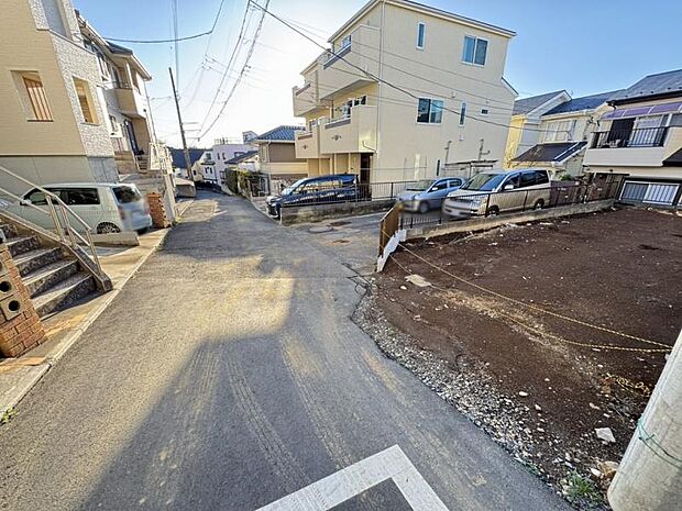 【現地写真】本物件は未完成のため、お近くにある同仕様の完成物件をご案内いたします。完成後の暮らしをイメージしながら、安心してご検討いただけます。どうぞお気軽にお問合せください。（2026年3月撮影）