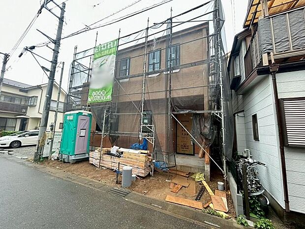 南西道路につき陽当たり良好！光溢れるリビングは、明るく開放的な住空間を演出します。2SLDKの柔軟な間取りに、高機能な設備を完備。利便性と心地よさを両立した、ゆとりある新生活をここから始めませんか。