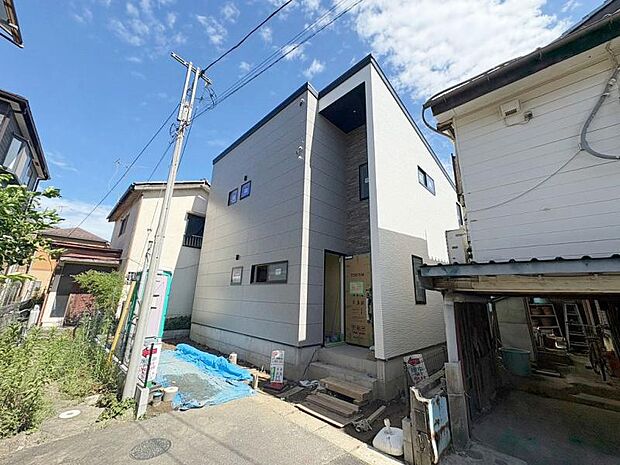 日比谷線・半蔵門線直通で秋葉原や大手町へ快適アクセス！都内通勤もスムーズな草加駅圏の新築一邸。