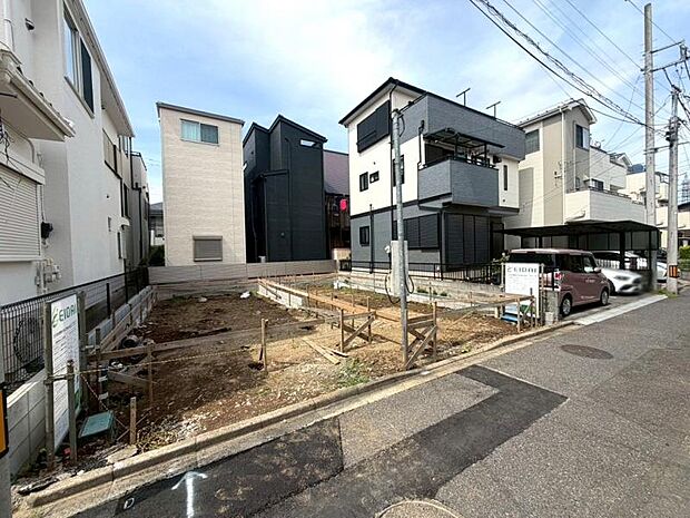 駅周辺の華やかな利便性を日常使いしながら、一歩入れば静寂に包まれる本太エリア。利便と落ち着きが絶妙に共存する、家族の安らぎにふさわしい好立地です。（2026年6月撮影）