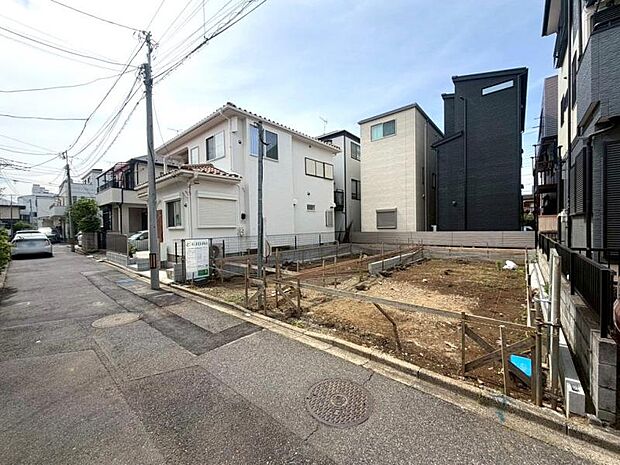 本物件は未完成のため、お近くにある同仕様の完成物件をご案内いたします。完成後の暮らしをイメージしながら、安心してご検討いただけます。どうぞお気軽にお問合せください。（2026年6月撮影）