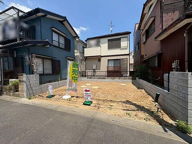 日当たりに恵まれた「南道路」に面する住まい。明るい陽光が室内までしっかりと差し込みます。