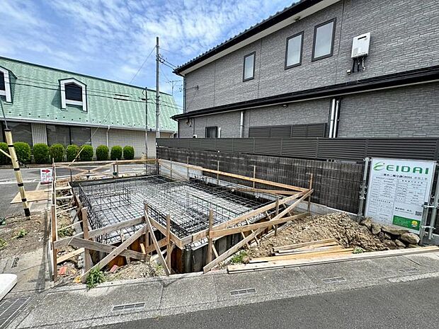 「ららぽーと新三郷」まで車で約7分。話題のショップやレジャーがすぐ身近に揃う、充実のロケーション。