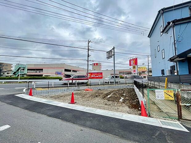 2方向の道路に面した開放的な角地!日当たり・通風に恵まれ、開放感と独立性を兼ね備えた魅力的な立地です。