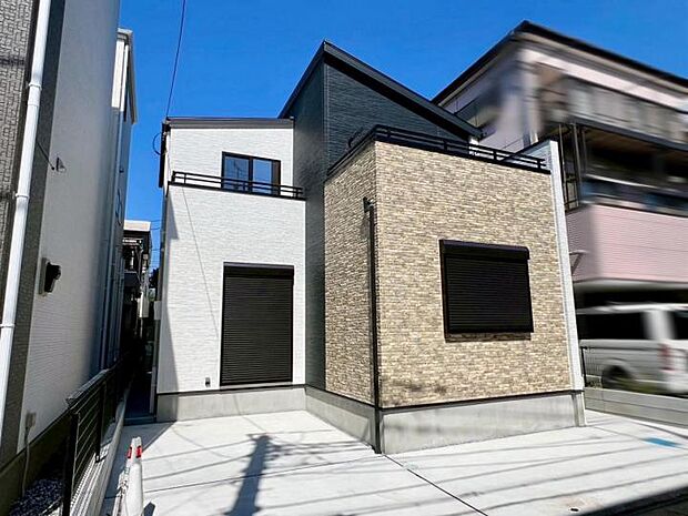 【外観】◆スタイリッシュな外観デザイン!外壁は雨が汚れを落としてくれるセルフクリーニング機能採用!建物の美しさ保ちやすいです!
