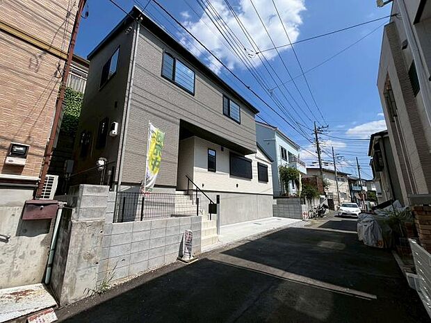 【【現地外観写真】】スーパー徒歩4分コンビニ徒歩2分◎暮らしやすい環境