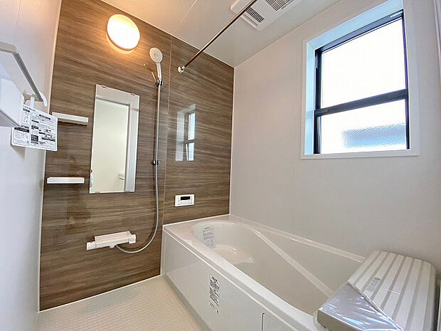 【浴室】雨の日のお洗濯も安心の浴室乾燥機付き!
