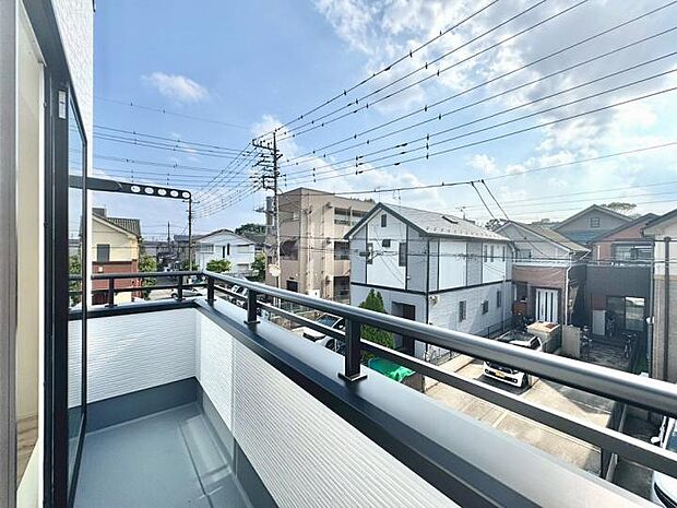 【バルコニー】バルコニー 上下可動式の物干し金物標準装備。